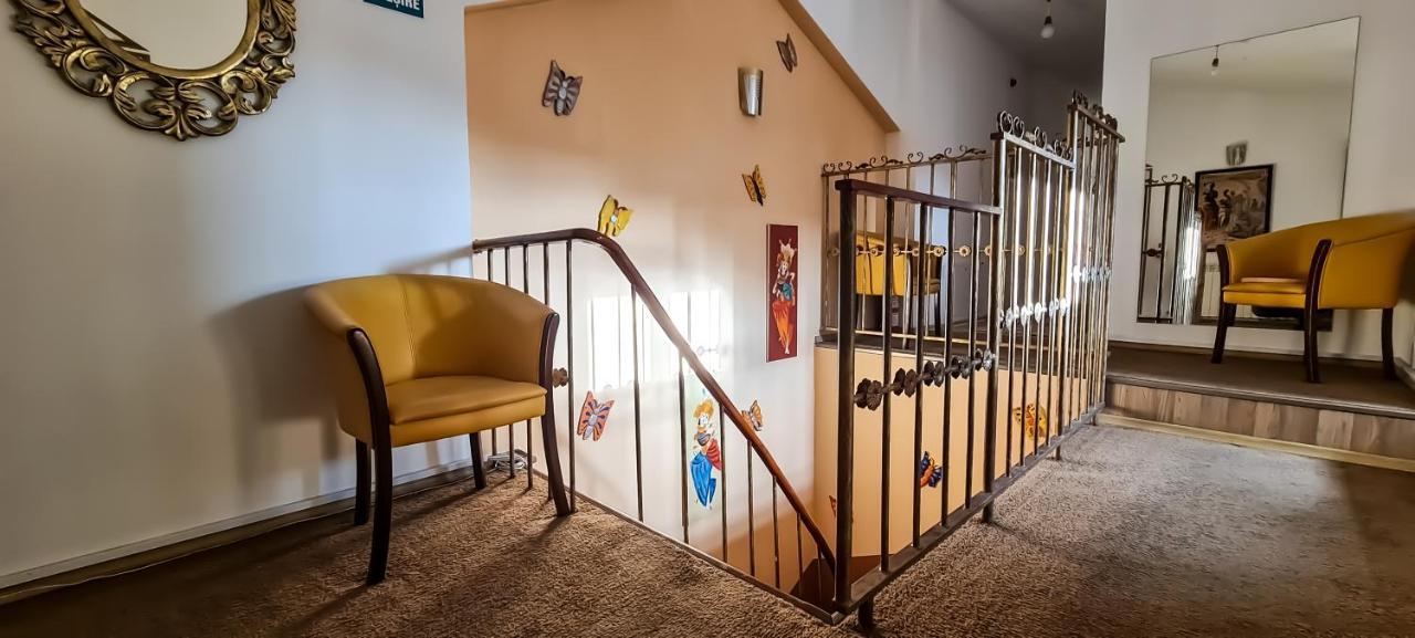5 Stars High * Bucharest